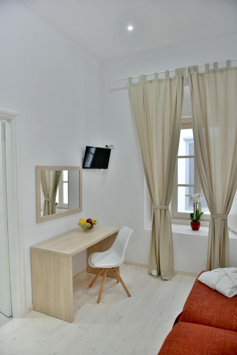 Douskos Port House Otel İdra Dış mekan fotoğraf